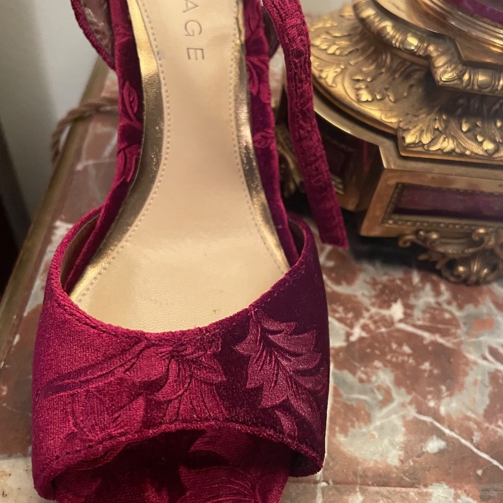 Designer Rampage Burgundy Velvet Wedge Sandal, Never worn - Picture 7 of 9